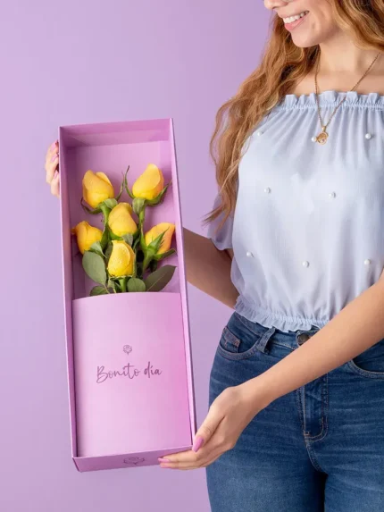 6 rosas amarillas en caja