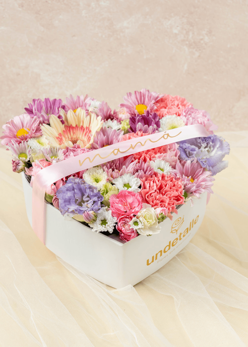 arreglo-corazon-de-flores-variadas