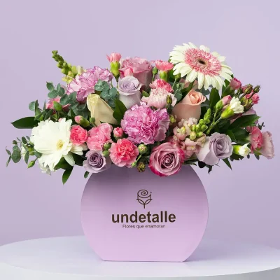 caja-undetalle-con-flores-variados