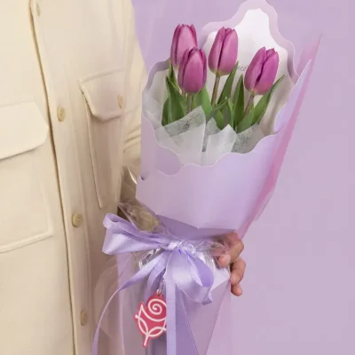 ramo-de-4-tulipanes-morados ramo-de-4-tulipanes-morados