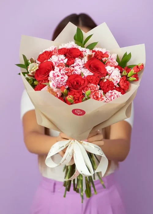 ramos-de-rosas-y-claveles-rojo-y-rosado